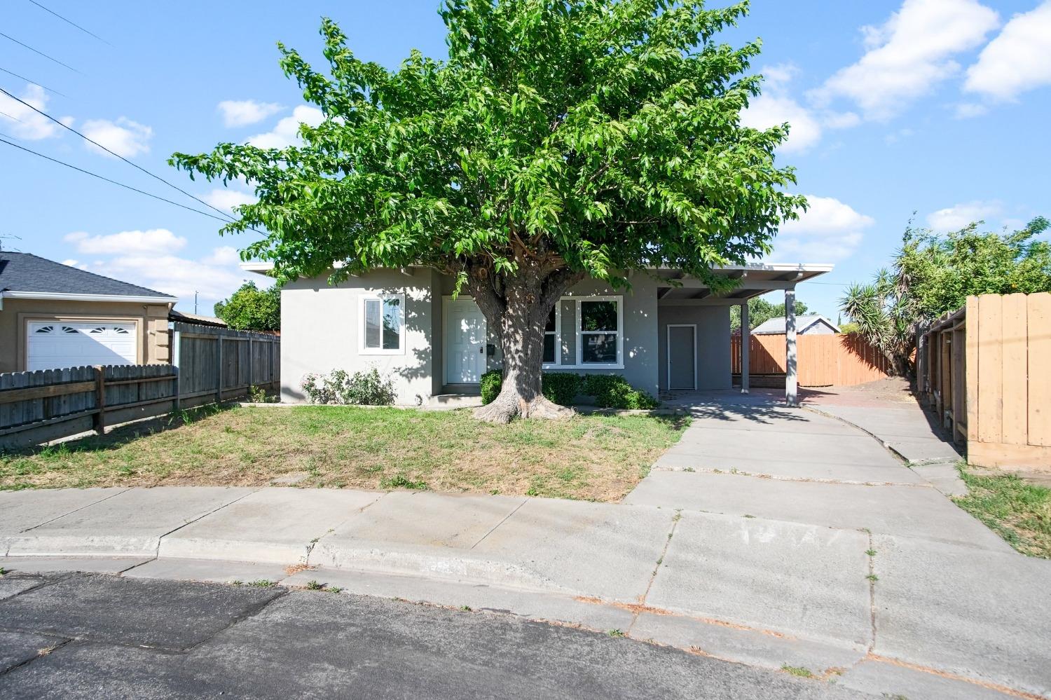 Photo of 212 N Veach Ave in Manteca, CA