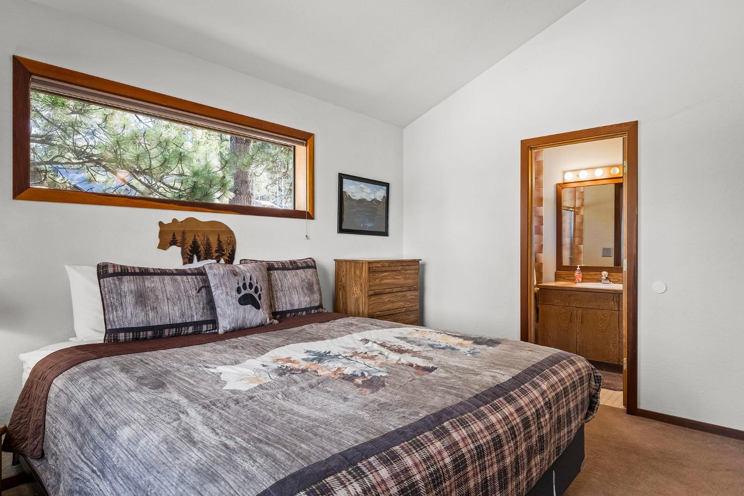 Detail Gallery Image 16 of 41 For 251 Basque Dr, Truckee,  CA 96161 - 3 Beds | 2 Baths