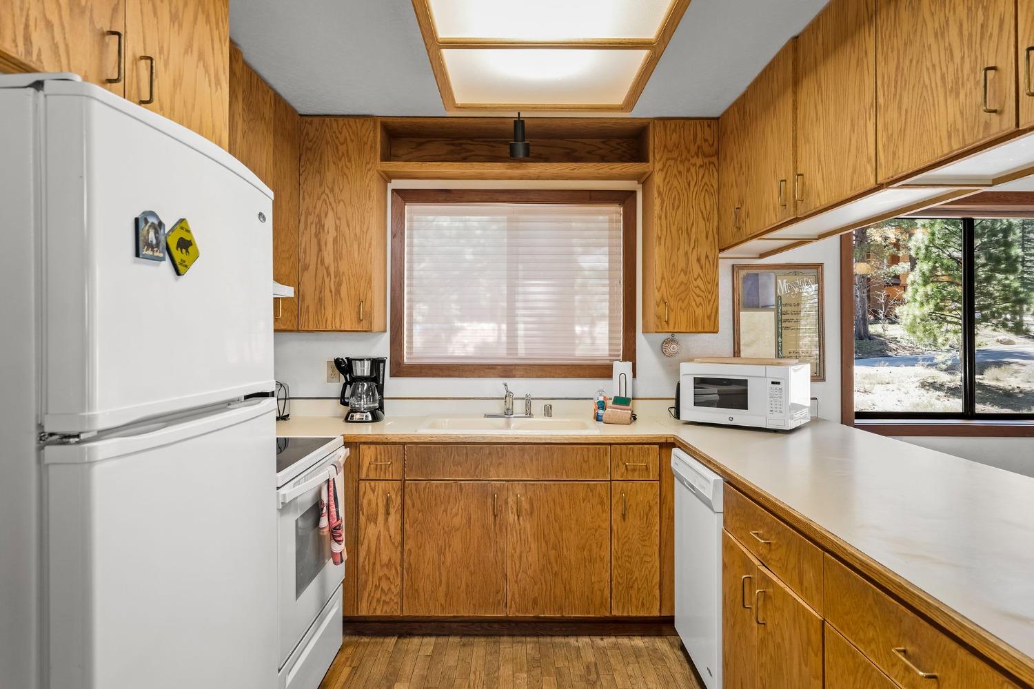 Detail Gallery Image 10 of 41 For 251 Basque Dr, Truckee,  CA 96161 - 3 Beds | 2 Baths