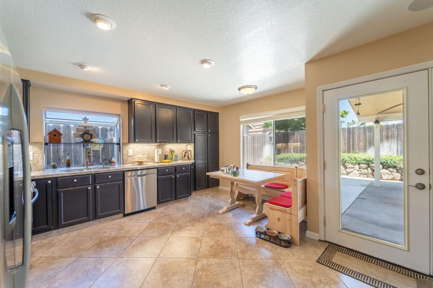 Detail Gallery Image 15 of 32 For 233 Pinto Creek Ct, Oakdale,  CA 95361 - 3 Beds | 2/1 Baths