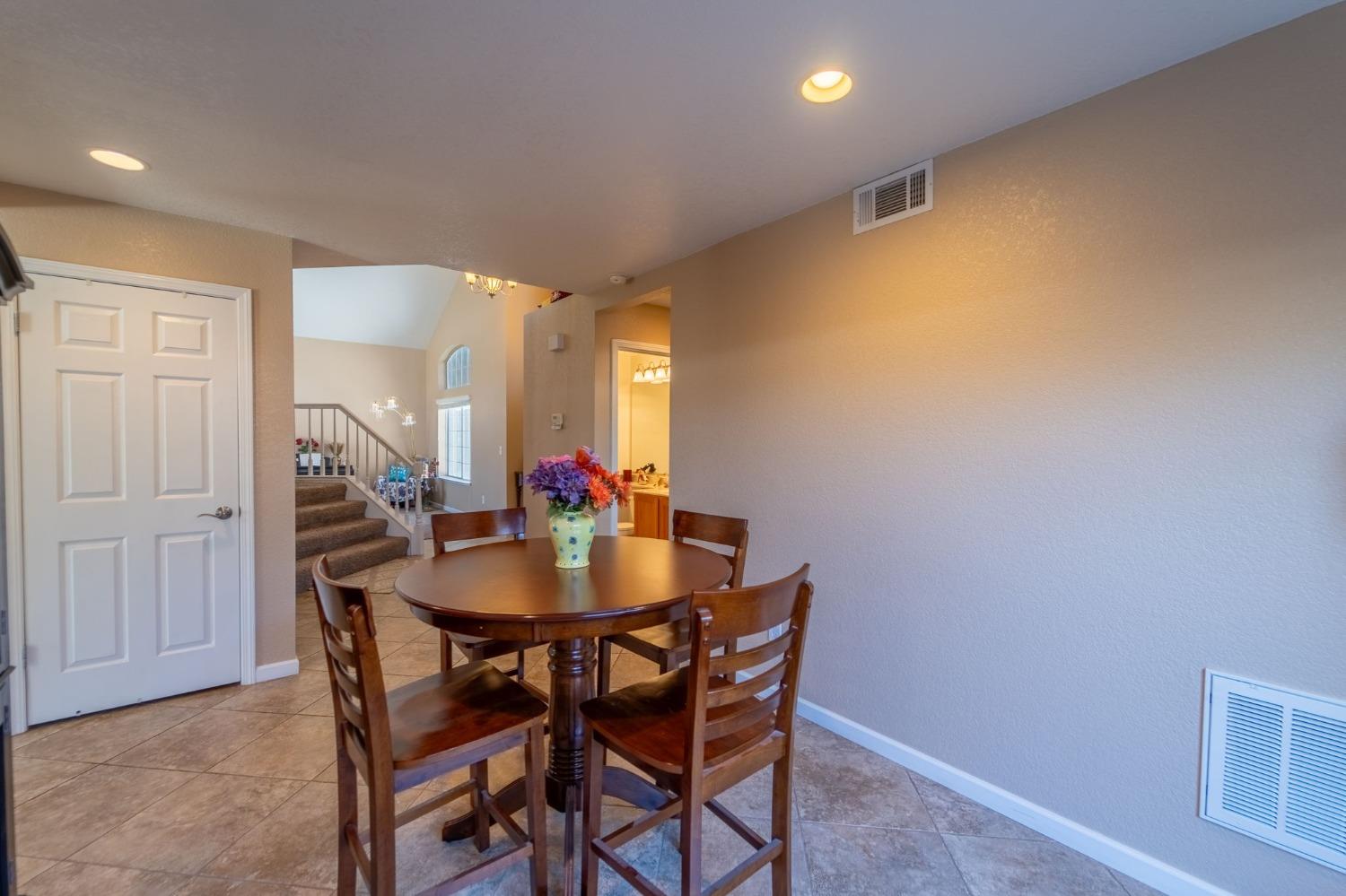 Detail Gallery Image 12 of 32 For 233 Pinto Creek Ct, Oakdale,  CA 95361 - 3 Beds | 2/1 Baths