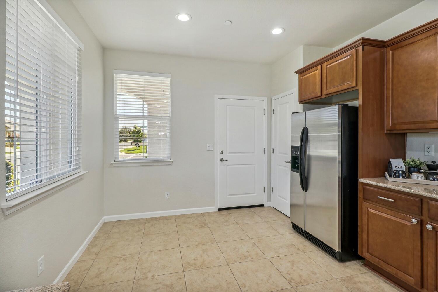 Detail Gallery Image 10 of 50 For 7921 Dearne Way, Elk Grove,  CA 95757 - 2 Beds | 2 Baths