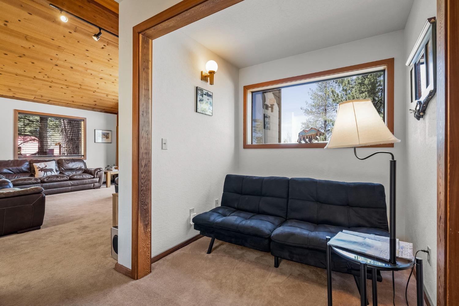 Detail Gallery Image 9 of 41 For 251 Basque Dr, Truckee,  CA 96161 - 3 Beds | 2 Baths