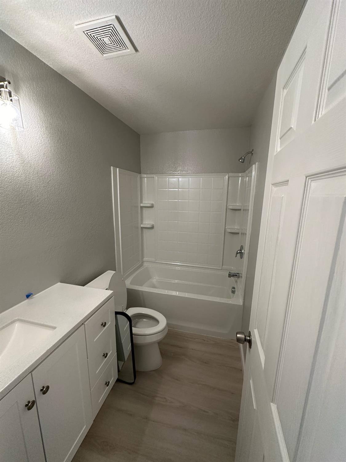 Detail Gallery Image 8 of 22 For 455 Cherry Ln #B,  Manteca,  CA 95337 - 2 Beds | 1 Baths