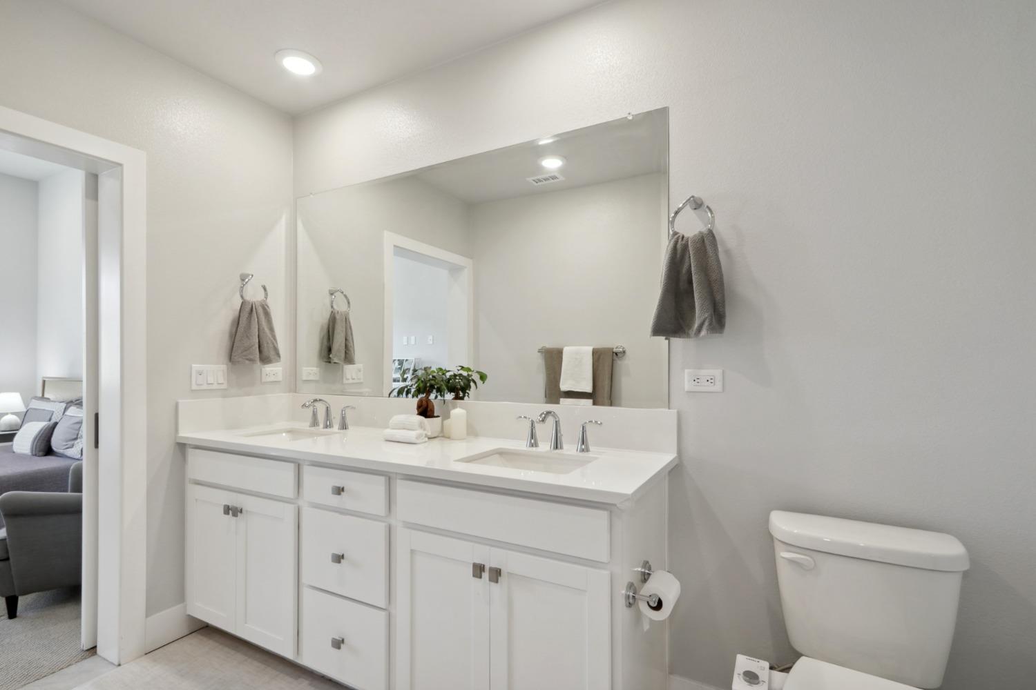 Detail Gallery Image 17 of 46 For 1661 Spring St #222,  Davis,  CA 95616 - 2 Beds | 2/1 Baths