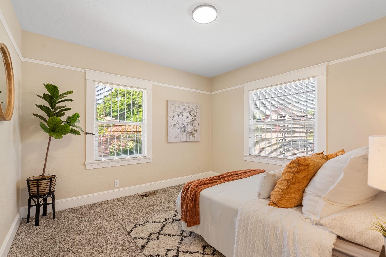 Detail Gallery Image 6 of 24 For 136 W Anderson St, Stockton,  CA 95206 - 4 Beds | 2 Baths