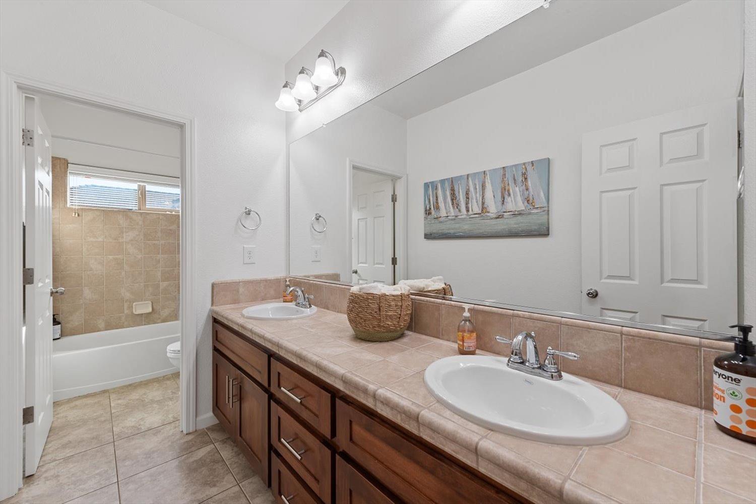 Detail Gallery Image 29 of 58 For 332 Alsace Ct, Roseville,  CA 95747 - 5 Beds | 3/1 Baths
