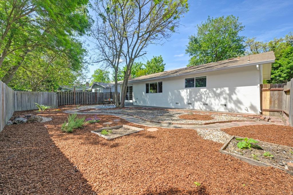 Detail Gallery Image 28 of 48 For 1422 Monarch Ln, Davis,  CA 95618 - 3 Beds | 2 Baths