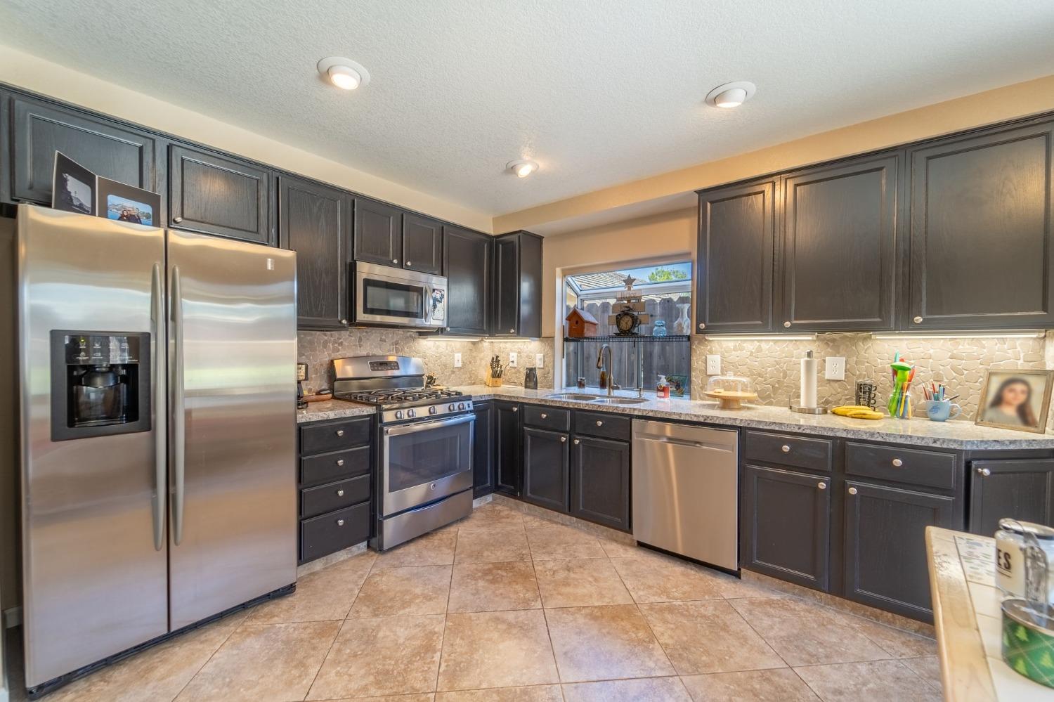 Detail Gallery Image 16 of 32 For 233 Pinto Creek Ct, Oakdale,  CA 95361 - 3 Beds | 2/1 Baths