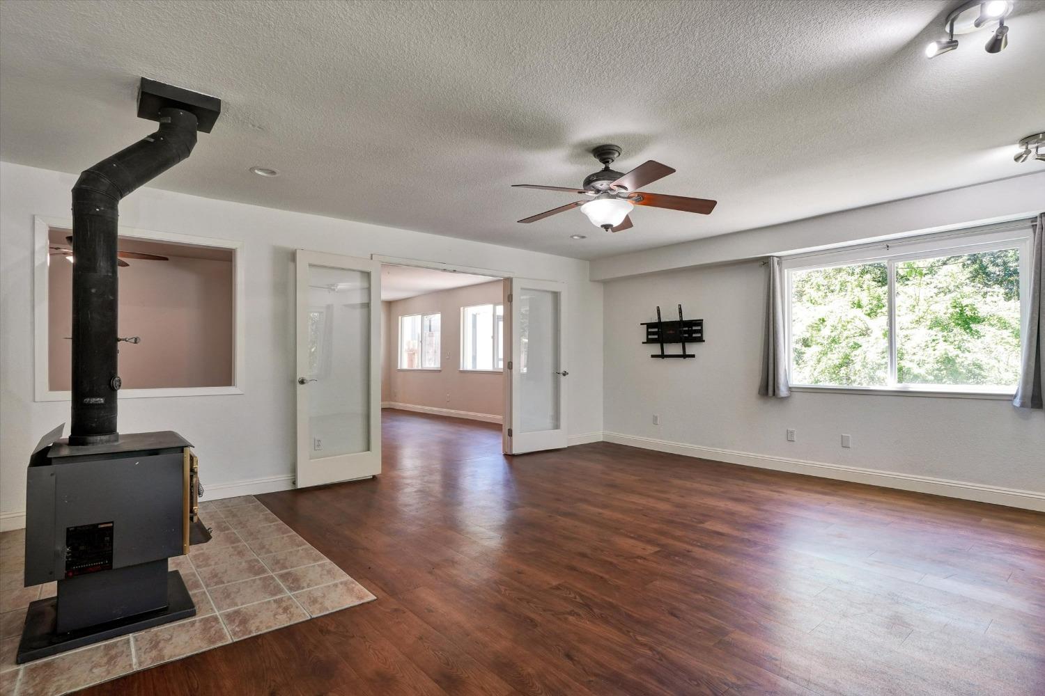 Detail Gallery Image 12 of 30 For 8269 Central Ave, Orangevale,  CA 95662 - 3 Beds | 2/1 Baths