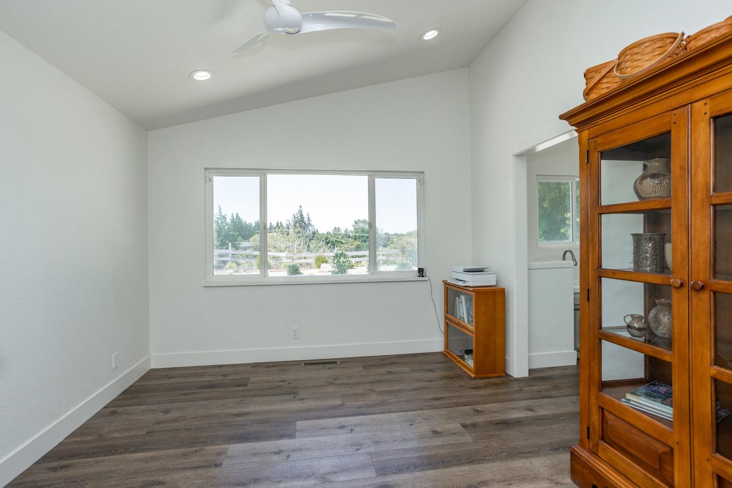 Detail Gallery Image 24 of 60 For 11201 Valley Oak Dr, Oakdale,  CA 95361 - 3 Beds | 3/1 Baths
