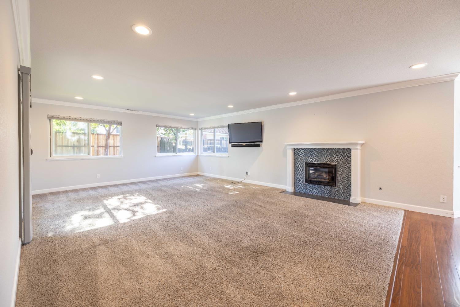 Detail Gallery Image 12 of 31 For 6394 Perrin Way, Carmichael,  CA 95608 - 3 Beds | 2 Baths