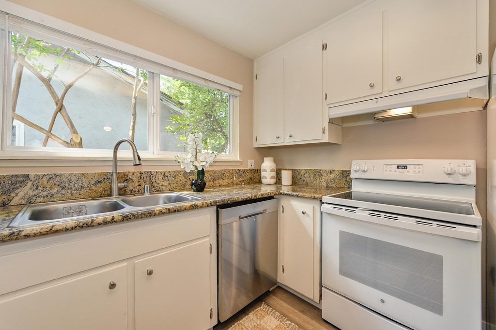Detail Gallery Image 9 of 48 For 1422 Monarch Ln, Davis,  CA 95618 - 3 Beds | 2 Baths