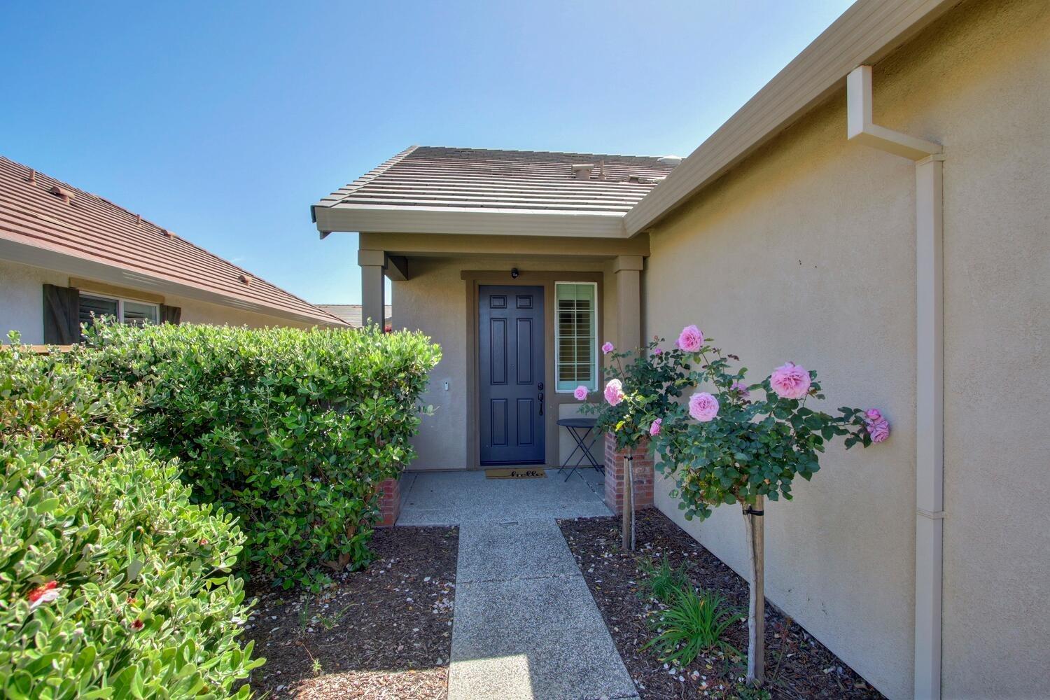Detail Gallery Image 3 of 51 For 9855 Hatherton Way, Elk Grove,  CA 95757 - 2 Beds | 2 Baths