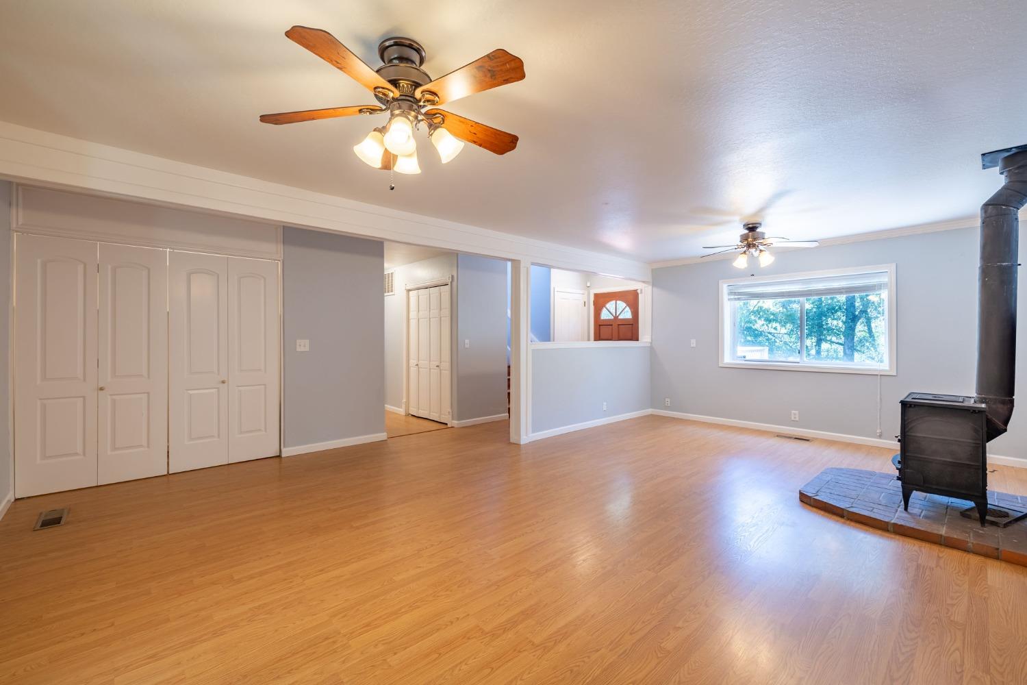 Detail Gallery Image 10 of 54 For 13501 W View Dr, Sutter Creek,  CA 95685 - 3 Beds | 2/1 Baths