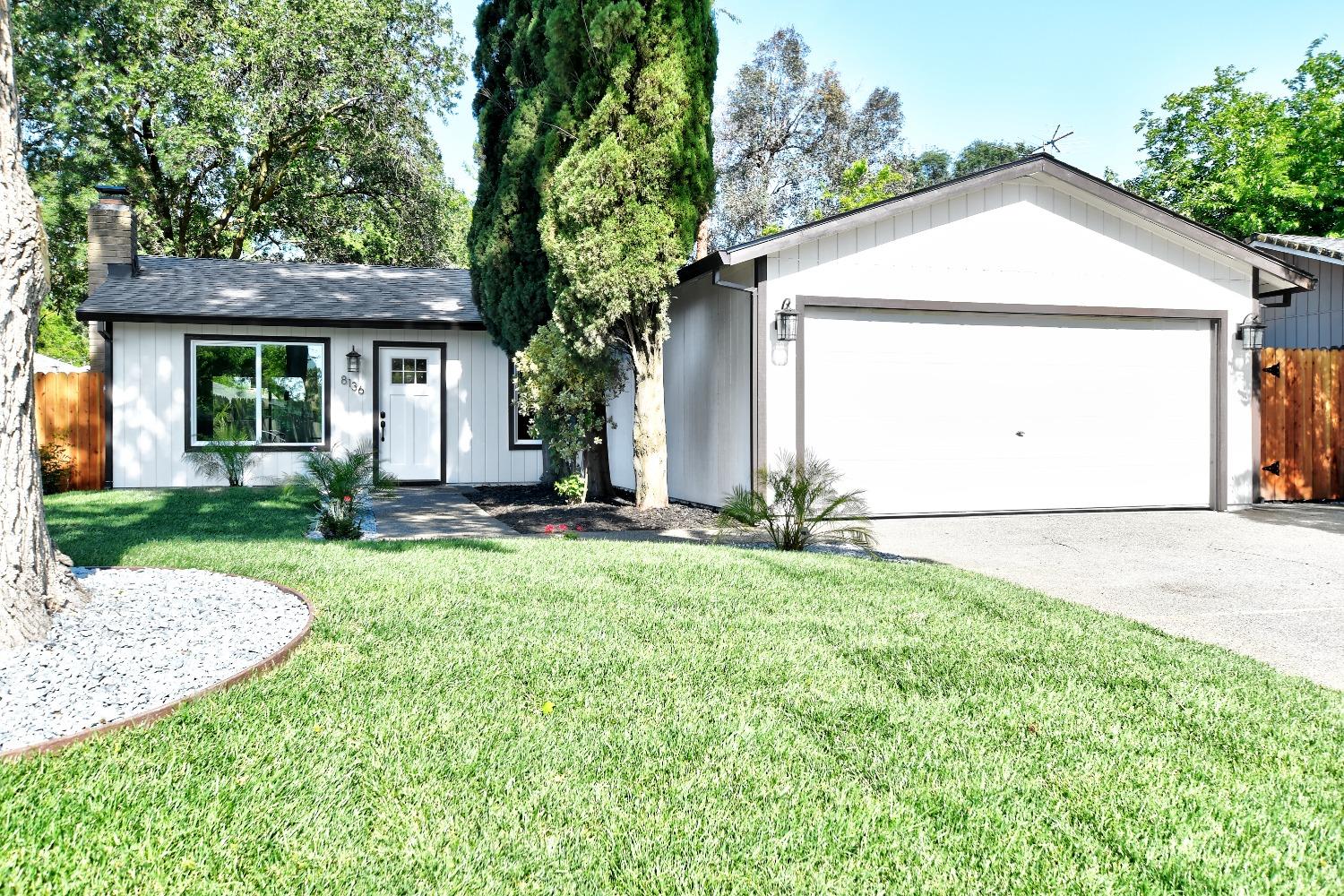 Recently RENOVATED, single-story, 3 bed, 2 bath home in Citrus Heights. Perfect for first time homeb