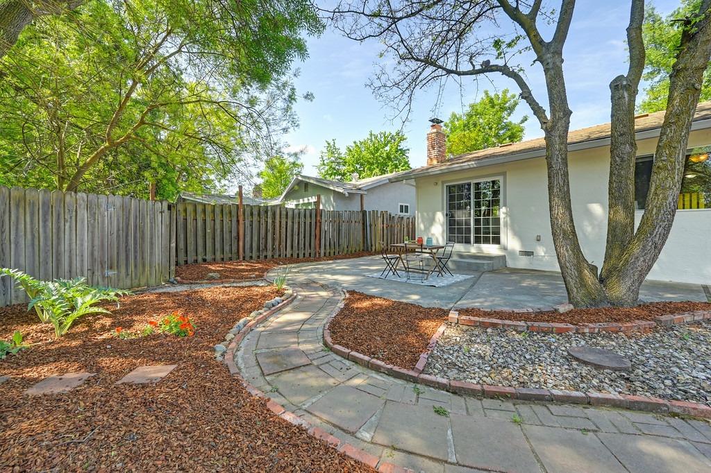 Detail Gallery Image 27 of 48 For 1422 Monarch Ln, Davis,  CA 95618 - 3 Beds | 2 Baths