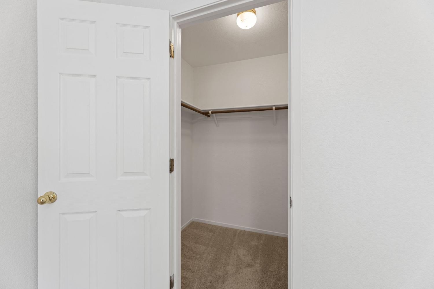 Detail Gallery Image 32 of 45 For 9522 Diamond Point Ln, Elk Grove,  CA 95758 - 5 Beds | 2/1 Baths