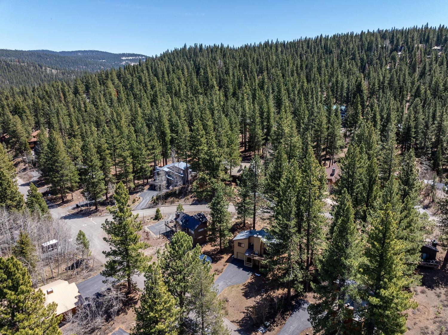 Detail Gallery Image 31 of 41 For 251 Basque Dr, Truckee,  CA 96161 - 3 Beds | 2 Baths