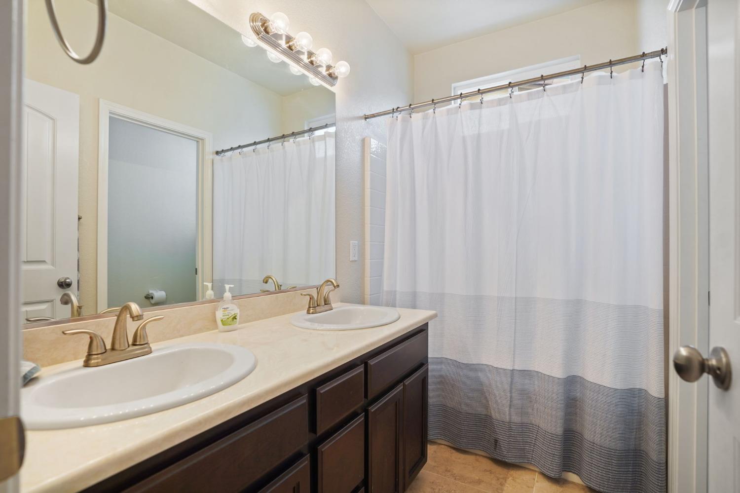 Detail Gallery Image 22 of 38 For 2125 Artistry Dr, Modesto,  CA 95357 - 3 Beds | 2/1 Baths