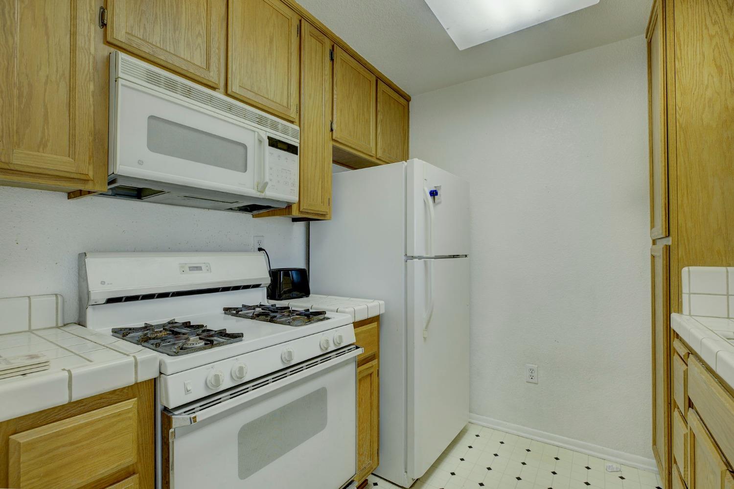 Photo #8: 224044418 Listing 