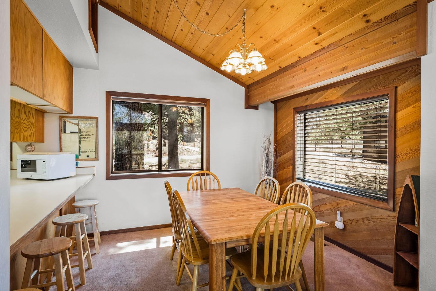 Detail Gallery Image 13 of 41 For 251 Basque Dr, Truckee,  CA 96161 - 3 Beds | 2 Baths