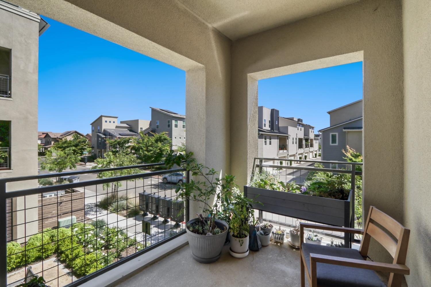 Detail Gallery Image 9 of 46 For 1661 Spring St #222,  Davis,  CA 95616 - 2 Beds | 2/1 Baths