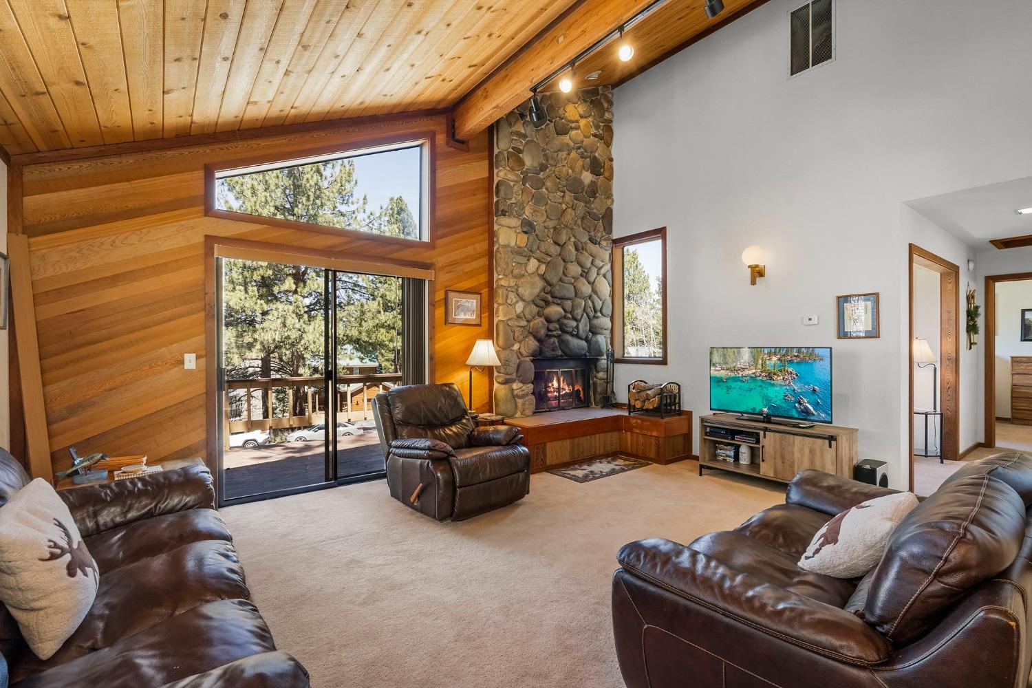Detail Gallery Image 6 of 41 For 251 Basque Dr, Truckee,  CA 96161 - 3 Beds | 2 Baths
