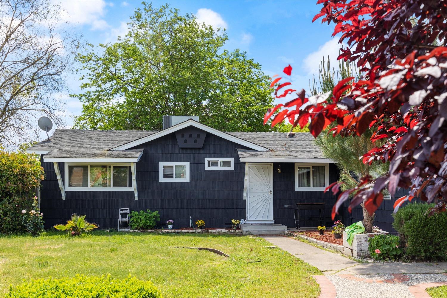 Welcome to 7421 Candlewood Way, where charm meets convenience in Sacramento! This delightful 3-bedro