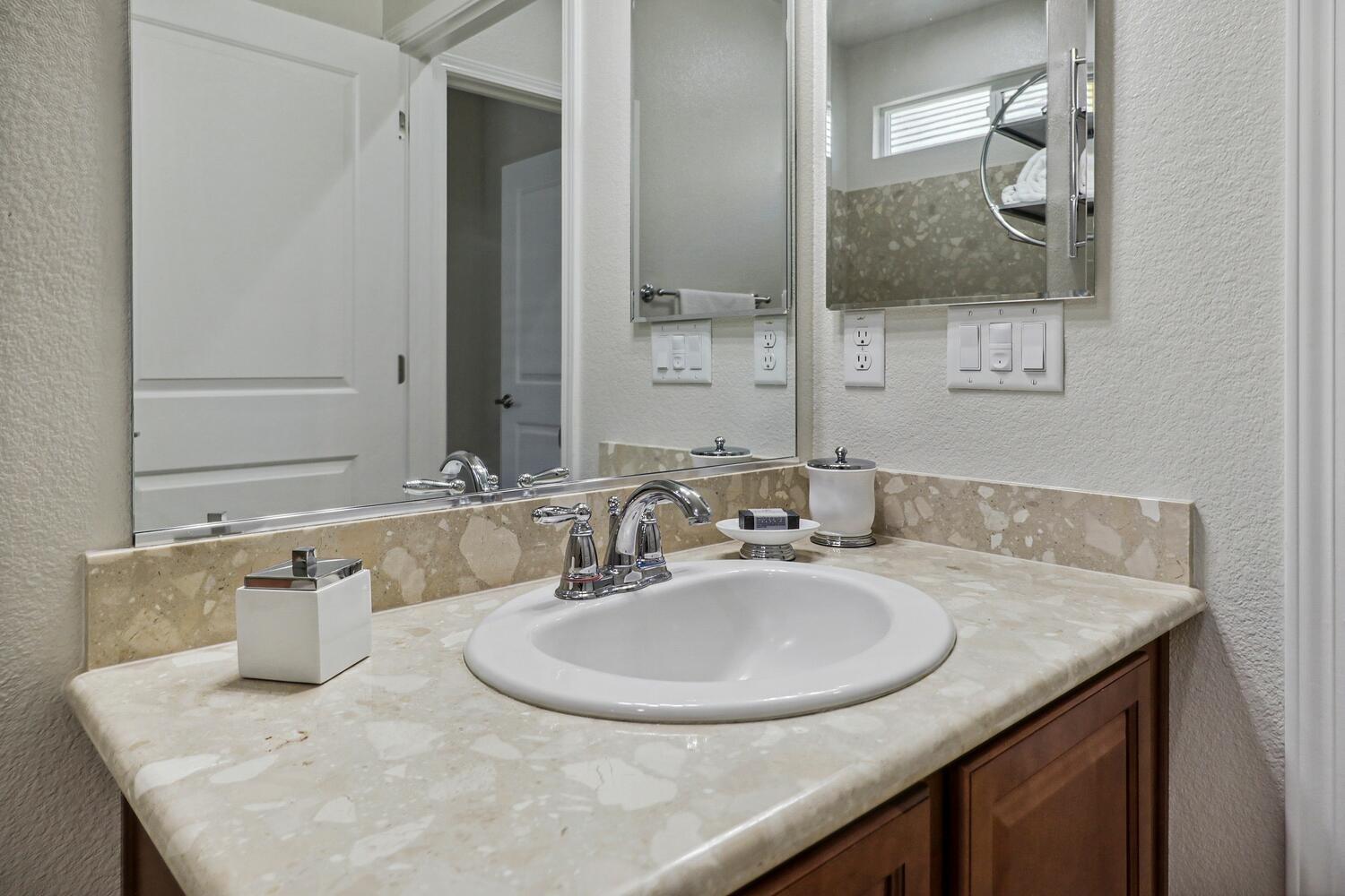 Detail Gallery Image 28 of 50 For 7921 Dearne Way, Elk Grove,  CA 95757 - 2 Beds | 2 Baths
