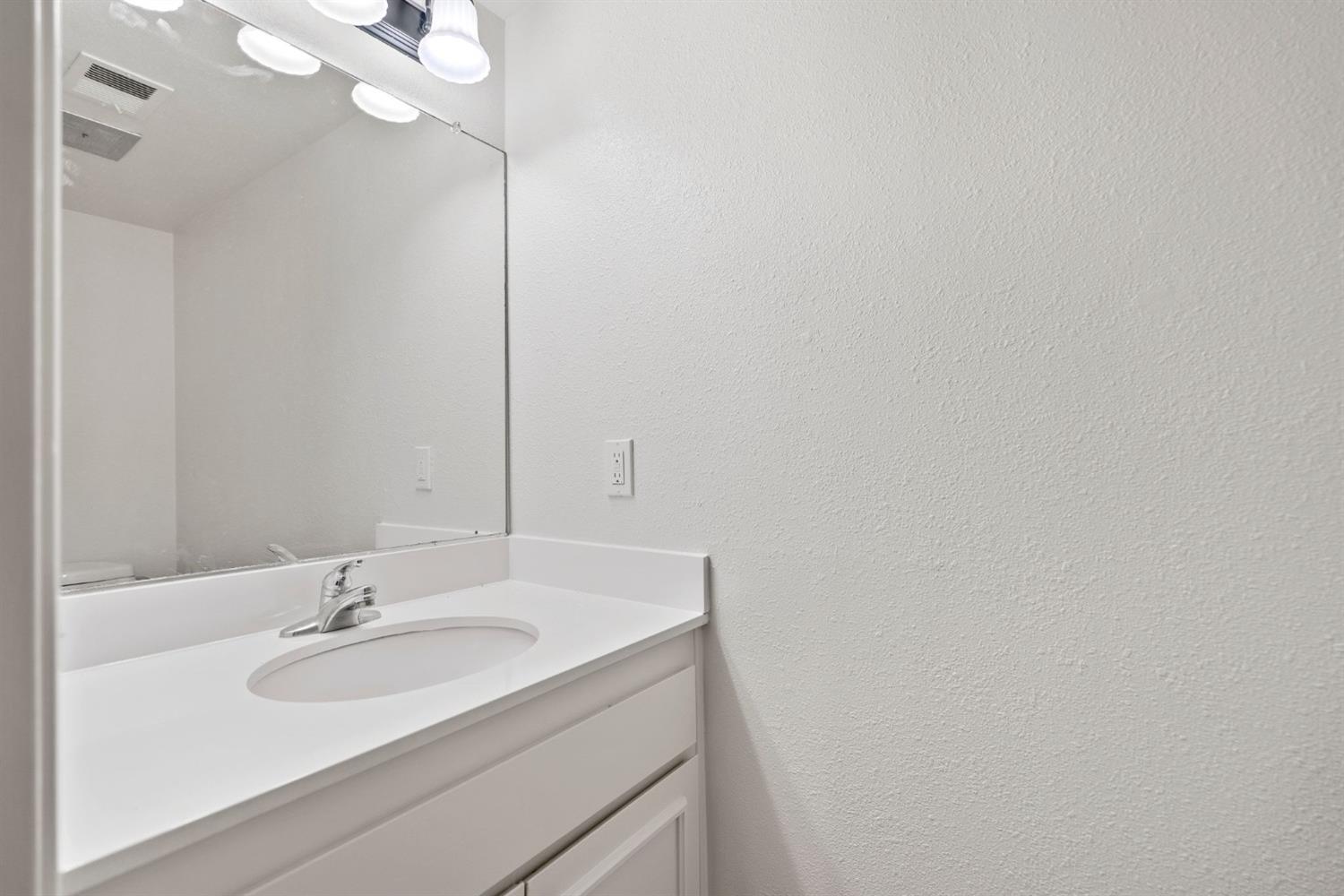 Detail Gallery Image 34 of 42 For 6818 Castillo Ct, Citrus Heights,  CA 95621 - 3 Beds | 2/1 Baths