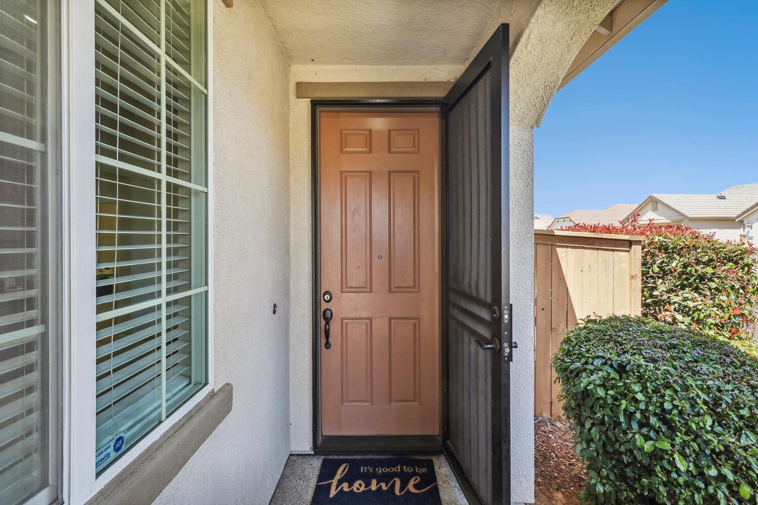 Detail Gallery Image 3 of 50 For 7921 Dearne Way, Elk Grove,  CA 95757 - 2 Beds | 2 Baths