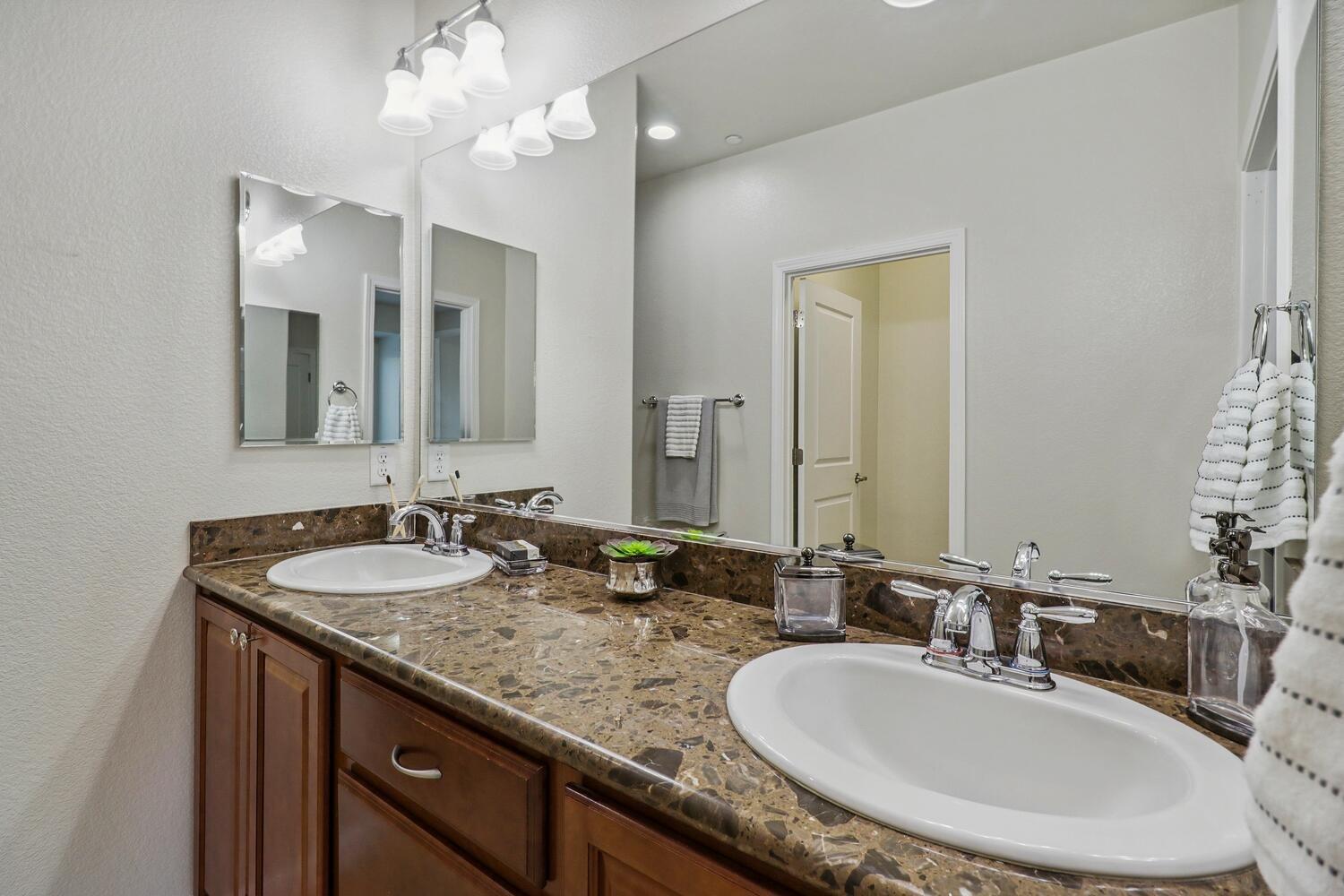 Detail Gallery Image 21 of 50 For 7921 Dearne Way, Elk Grove,  CA 95757 - 2 Beds | 2 Baths