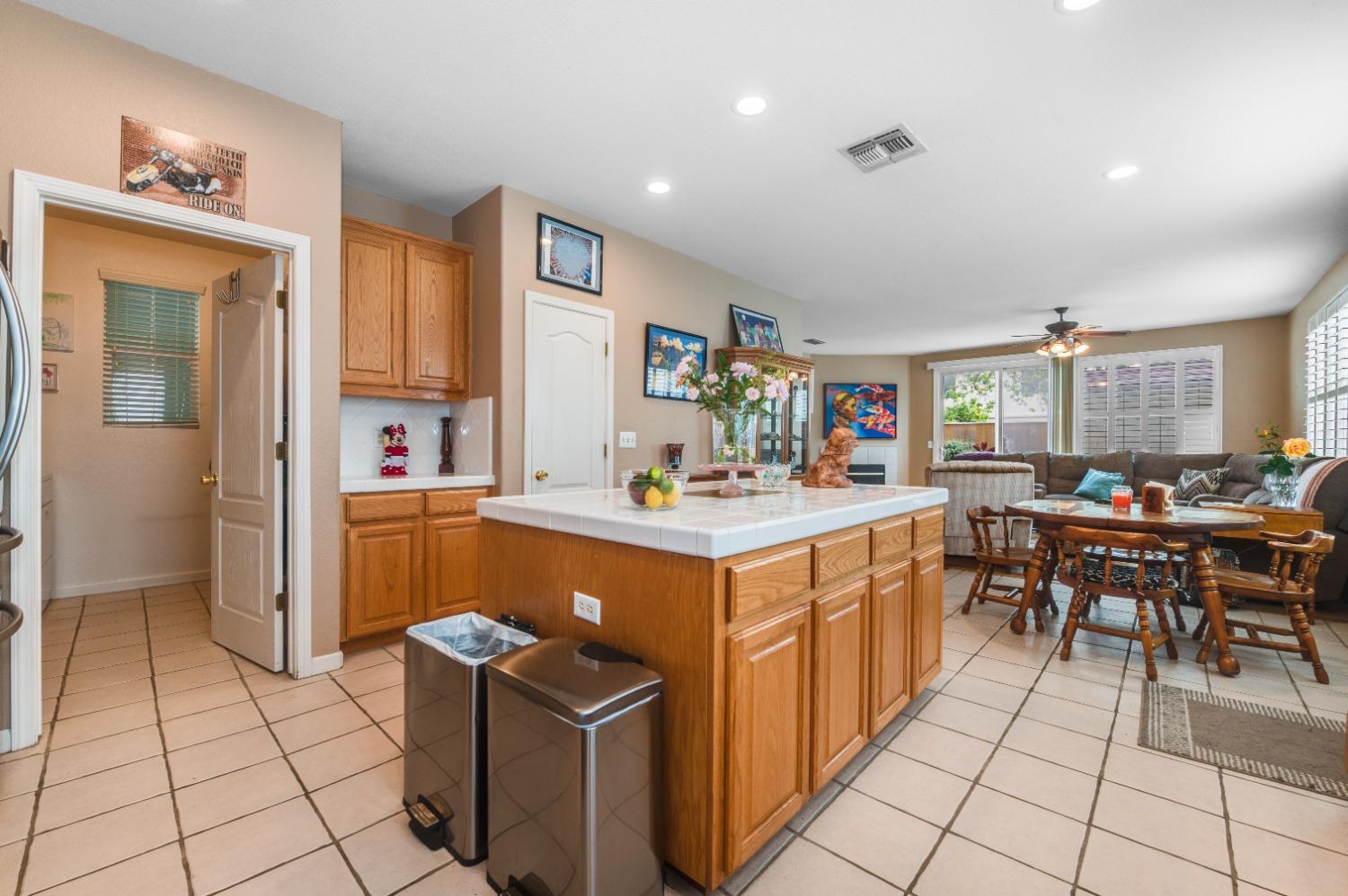 Detail Gallery Image 14 of 29 For 7705 Hyde Park Cir, Antelope,  CA 95843 - 4 Beds | 2/1 Baths