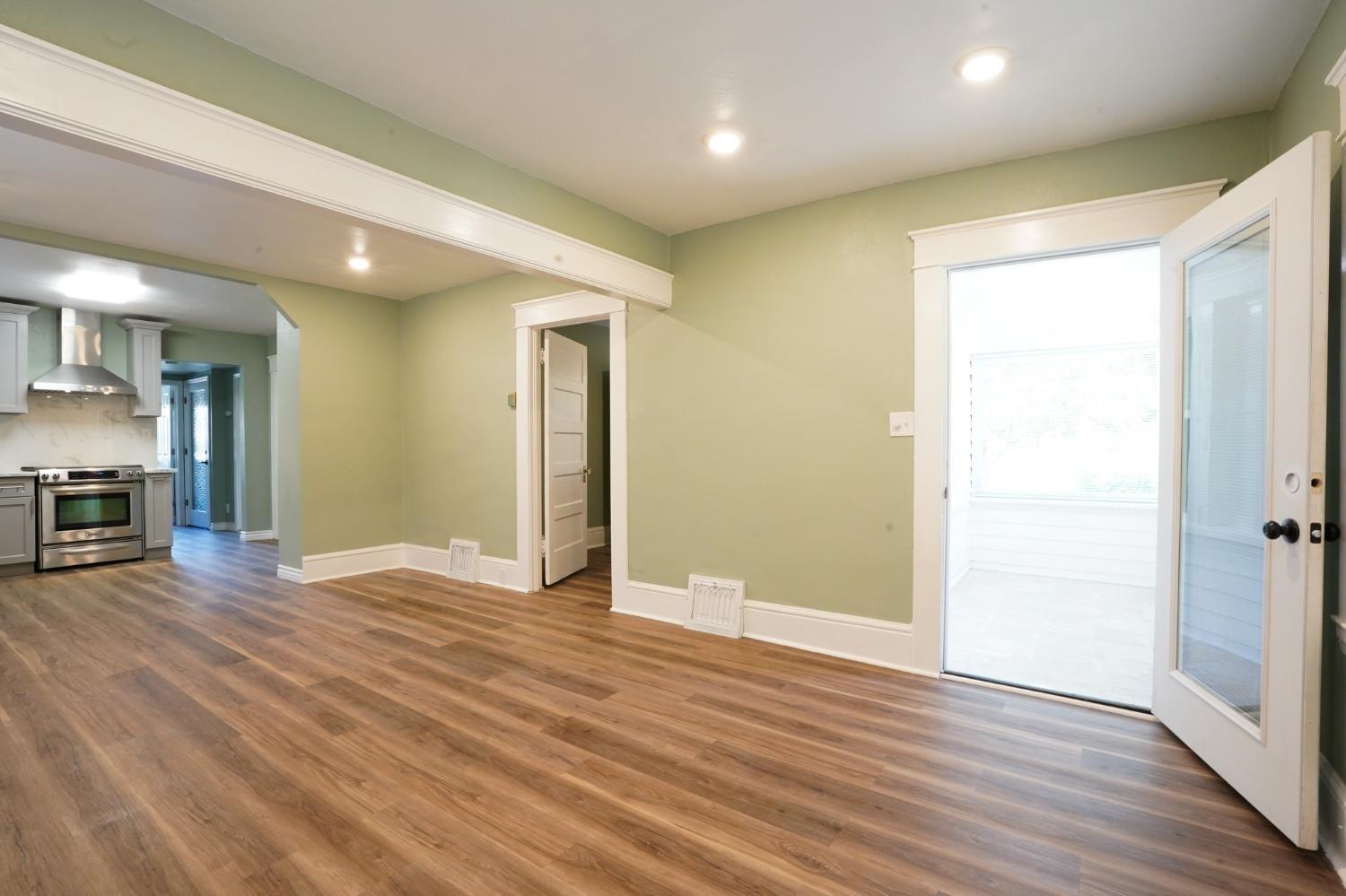 Detail Gallery Image 12 of 31 For 409 E 2nd St, Stockton,  CA 95206 - 2 Beds | 1 Baths