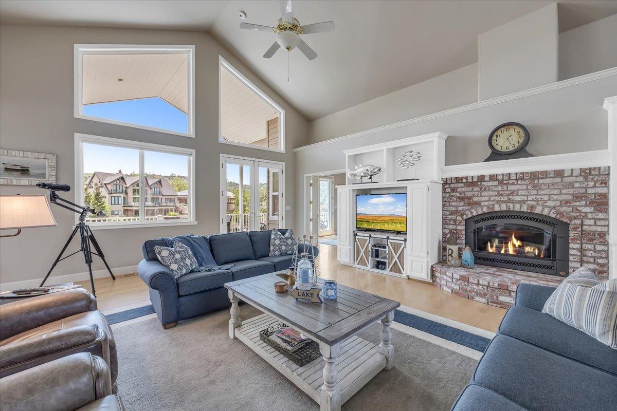 Detail Gallery Image 11 of 90 For 1 Sanguinetti Ct #31,  Copperopolis,  CA 95228 - 4 Beds | 4 Baths