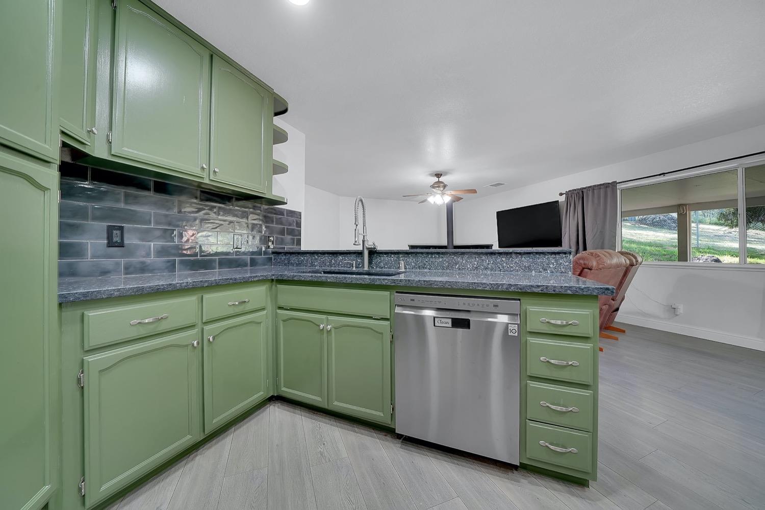 Detail Gallery Image 10 of 73 For 5855 Clements Pl, Valley Springs,  CA 95252 - 3 Beds | 2 Baths