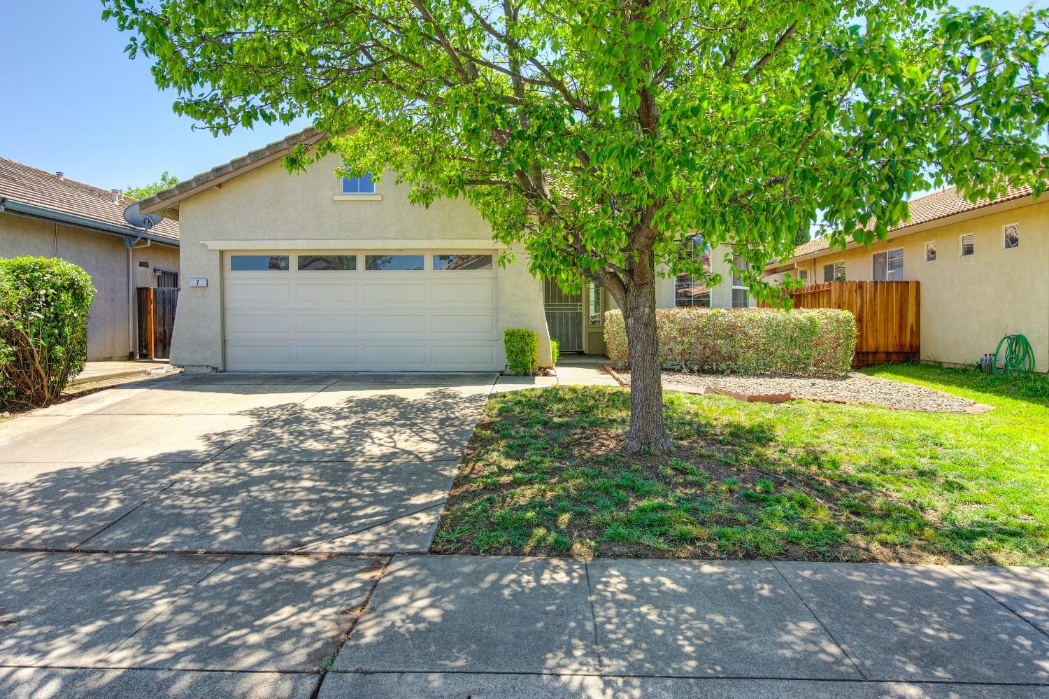 Detail Gallery Image 2 of 28 For 7 Windchime Ct, Sacramento,  CA 95823 - 3 Beds | 2 Baths