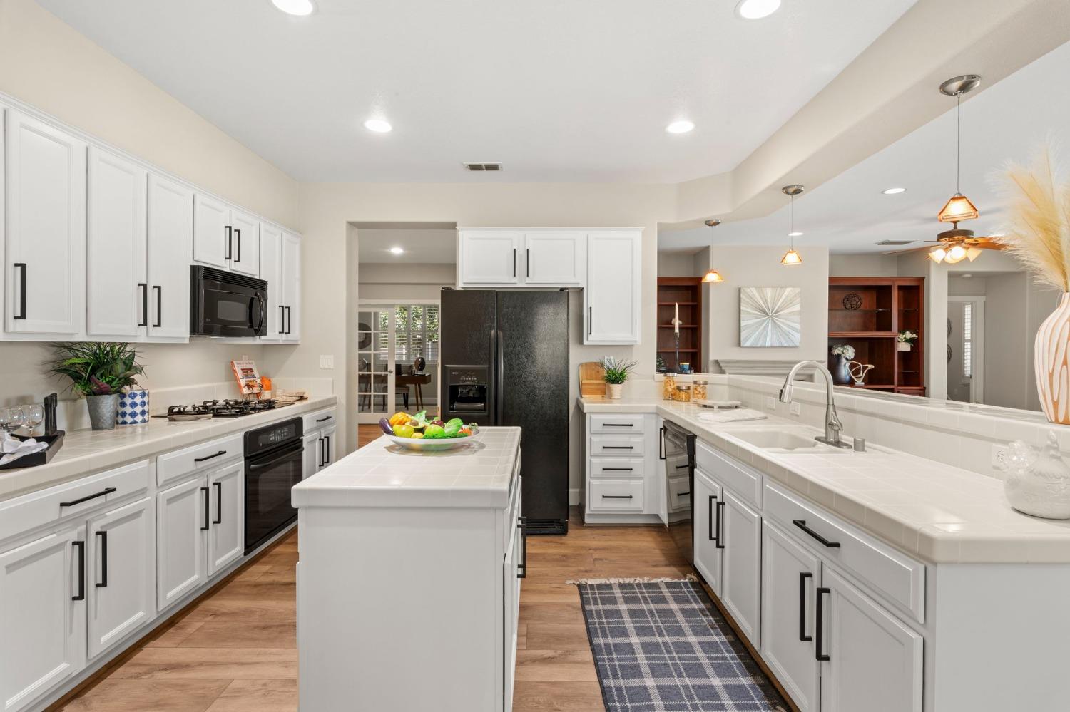 Detail Gallery Image 6 of 61 For 2756 Eagles Peak Ln, Lincoln,  CA 95648 - 2 Beds | 2 Baths