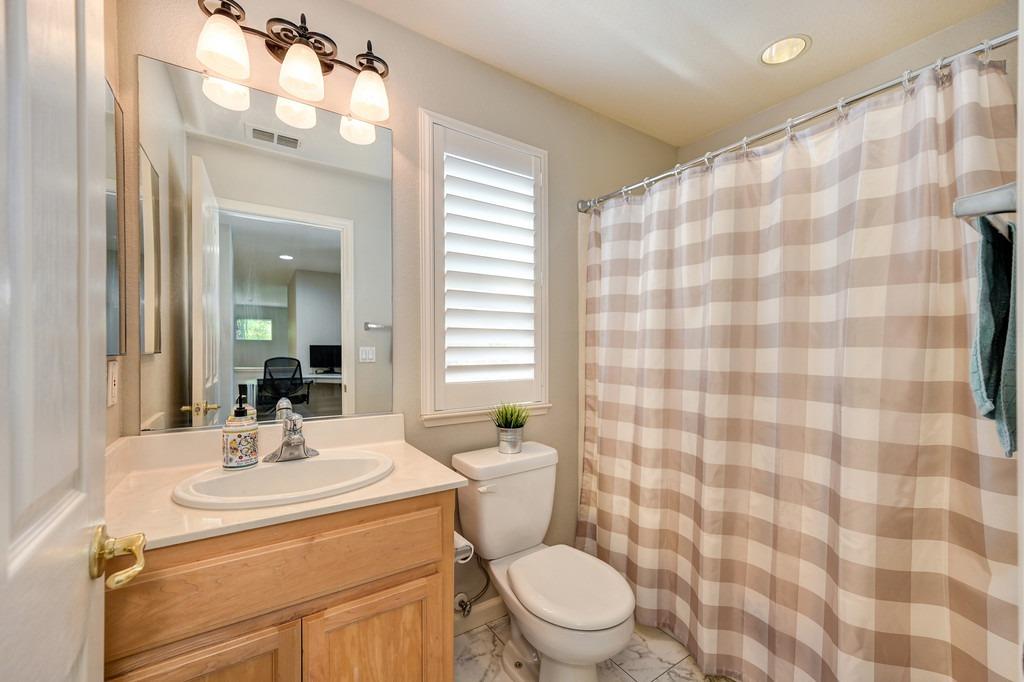 Detail Gallery Image 42 of 59 For 2460 Watercourse Way, Sacramento,  CA 95833 - 3 Beds | 2/1 Baths