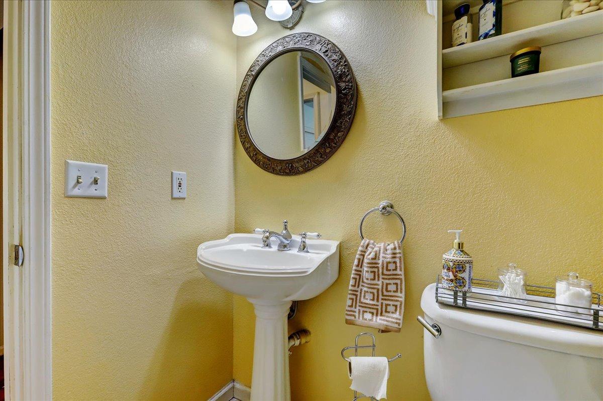 Detail Gallery Image 14 of 68 For 11145 Quail Post Ct, Penn Valley,  CA 95946 - 3 Beds | 3 Baths