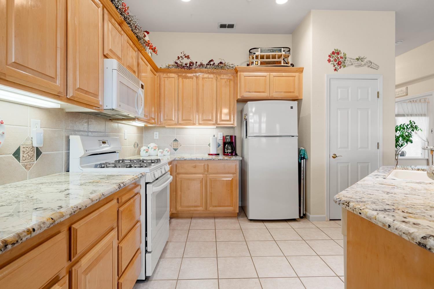 Detail Gallery Image 9 of 35 For 3410 Vincent Ct, Rocklin,  CA 95765 - 2 Beds | 2 Baths