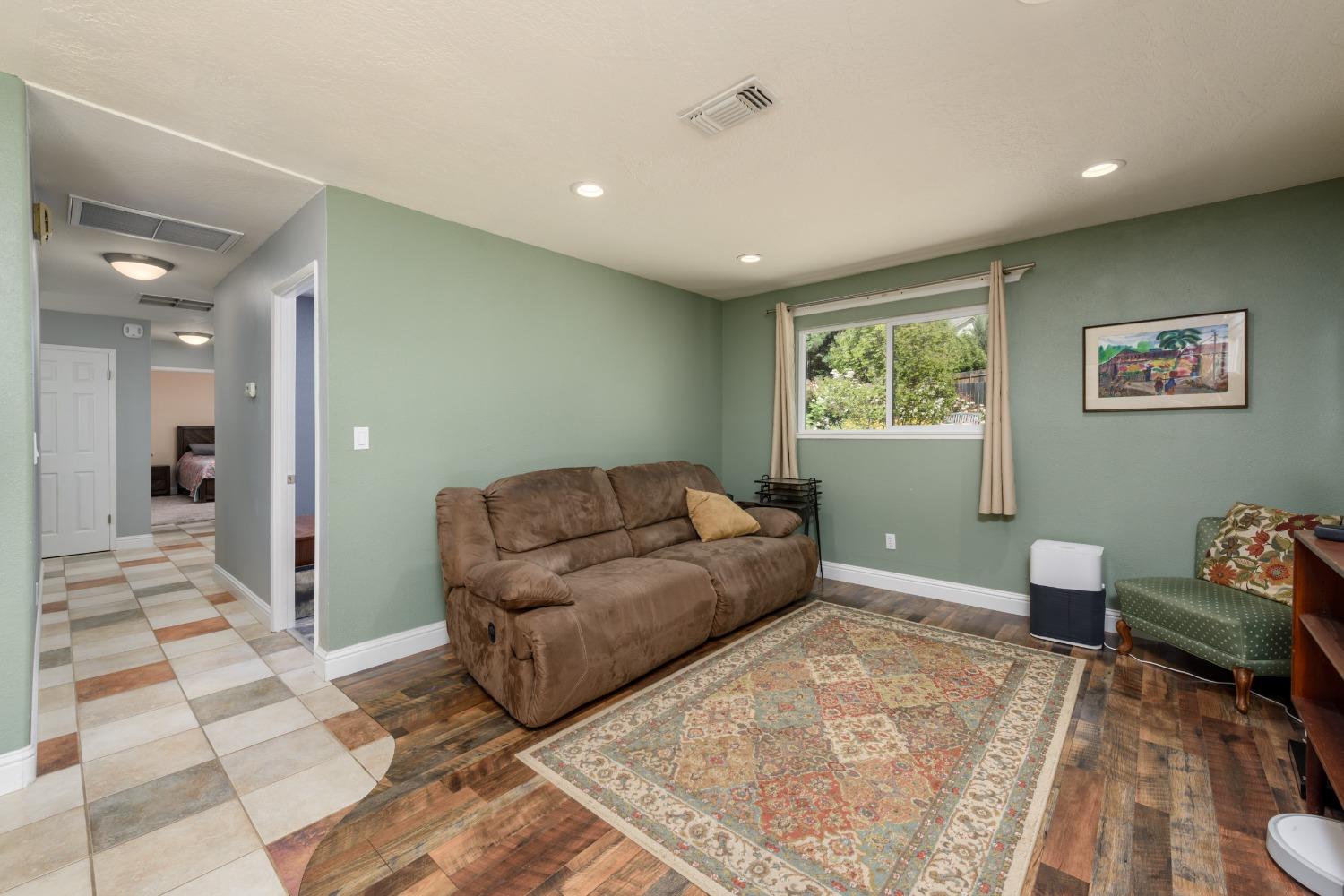 Detail Gallery Image 8 of 27 For 4521 Patterson Dr, Diamond Springs,  CA 95619 - 3 Beds | 2 Baths
