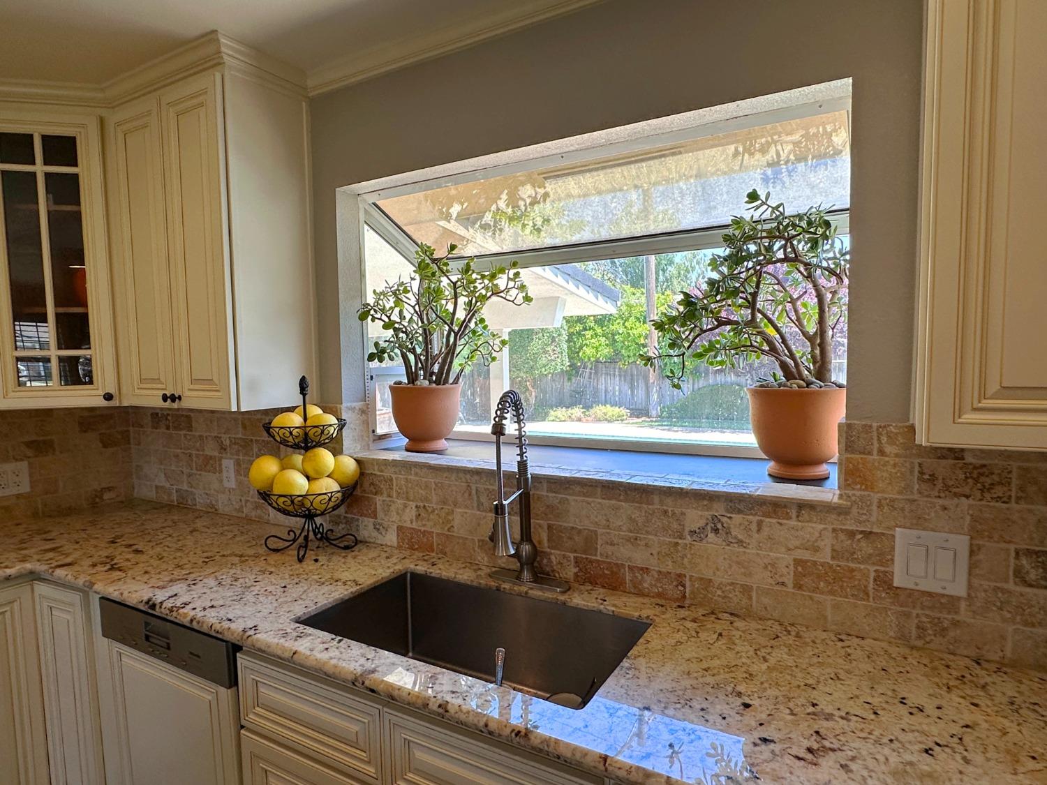 Detail Gallery Image 28 of 86 For 336 Shady Acres Dr, Lodi,  CA 95242 - 3 Beds | 2/1 Baths