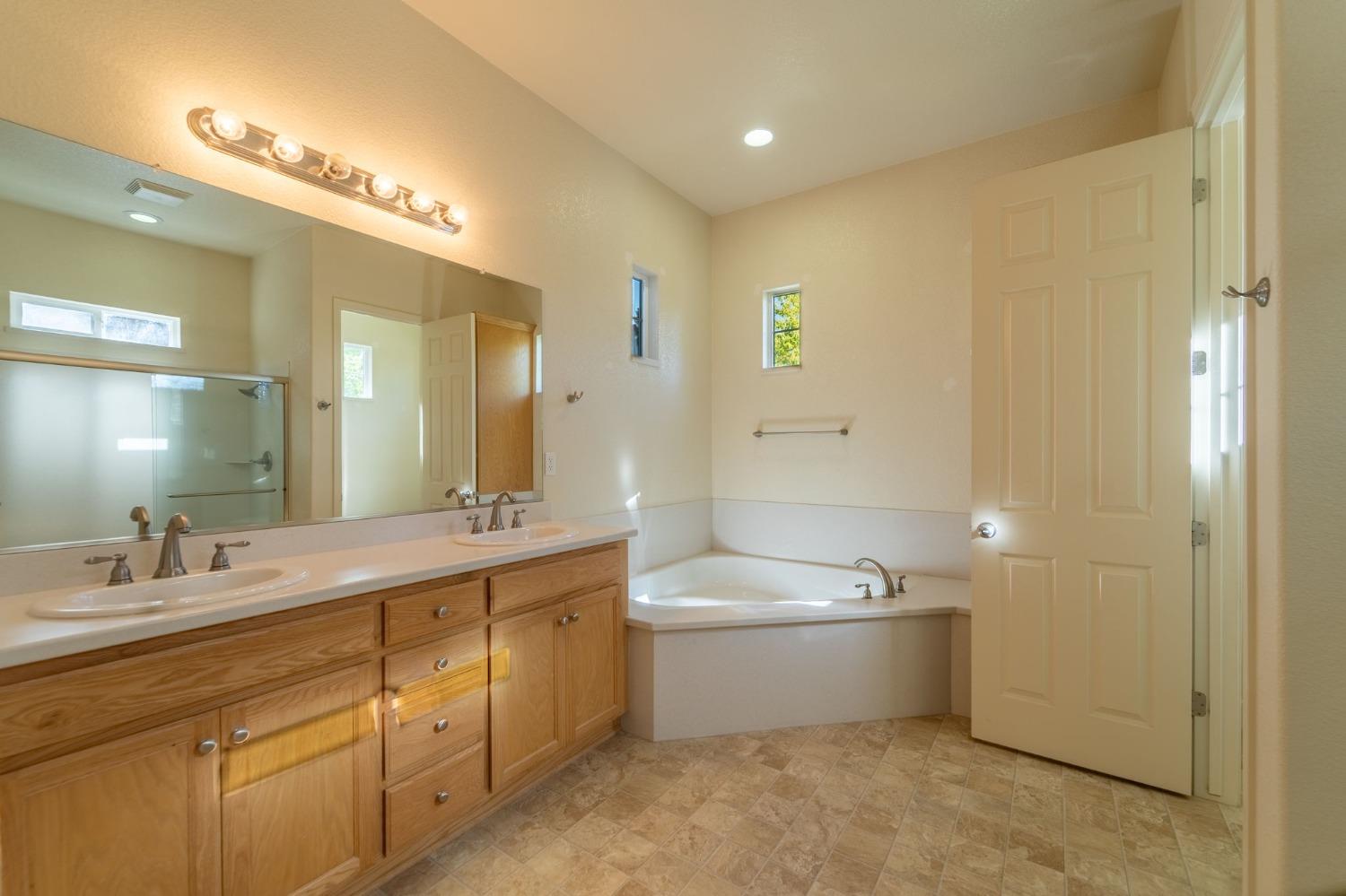 Detail Gallery Image 28 of 38 For 267 Greenstone Way, Ripon,  CA 95366 - 4 Beds | 2 Baths