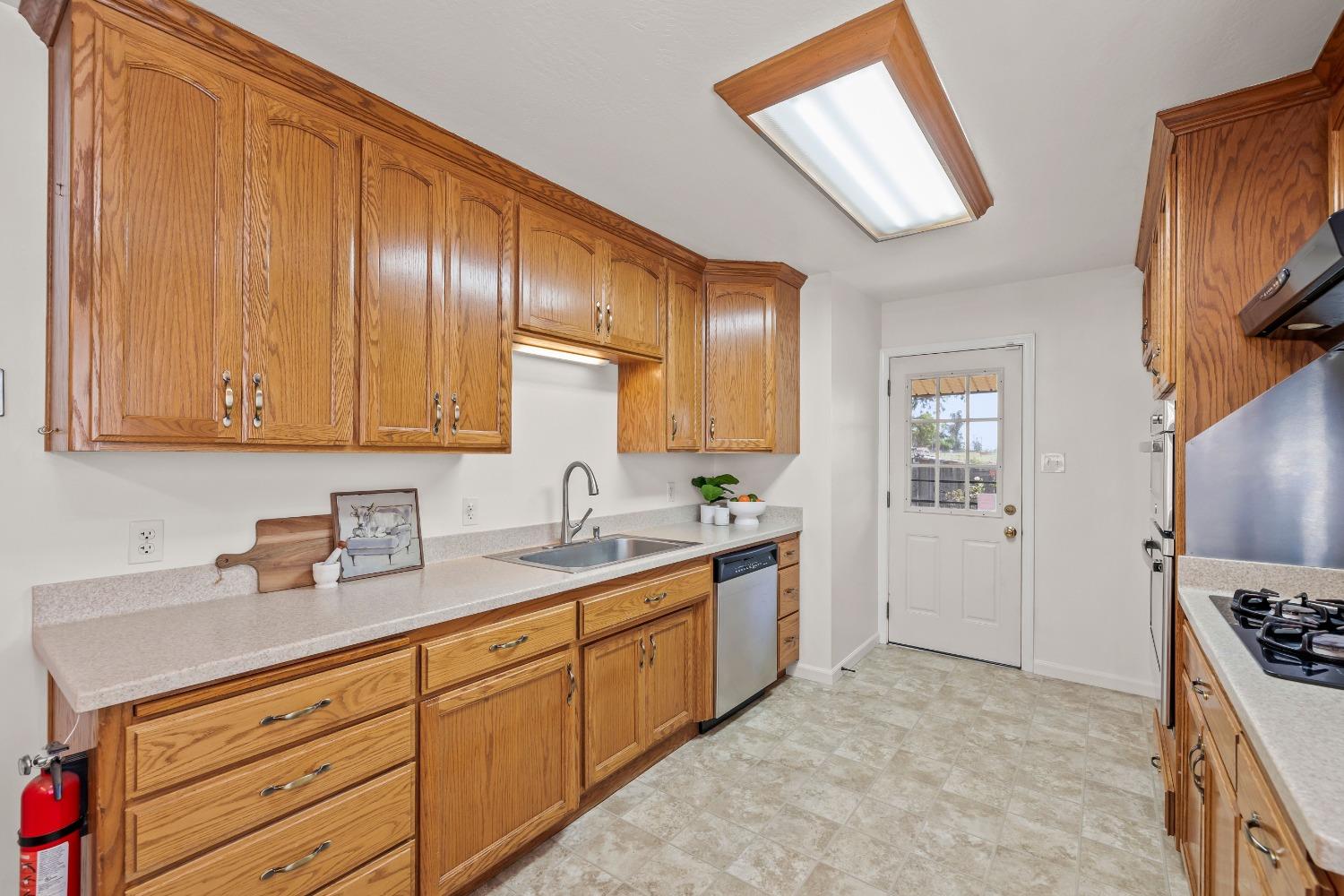 Detail Gallery Image 9 of 19 For 1636 C St, Rio Linda,  CA 95673 - 3 Beds | 1 Baths