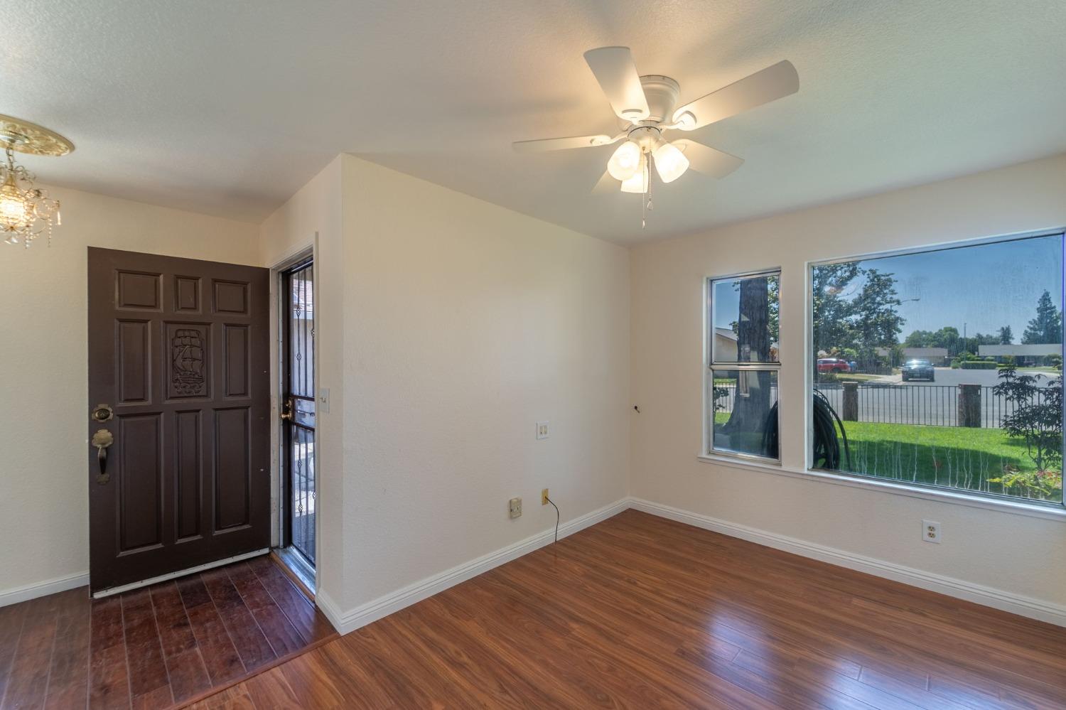Detail Gallery Image 12 of 39 For 1595 Nicklaus Way, Manteca,  CA 95337 - 3 Beds | 2 Baths