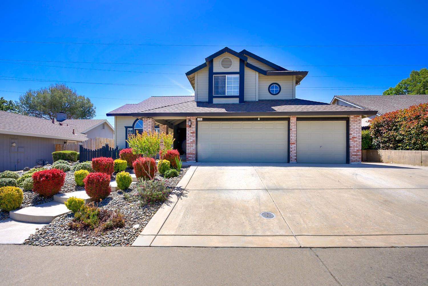 Photo of 173 Livermore Wy in Folsom, CA