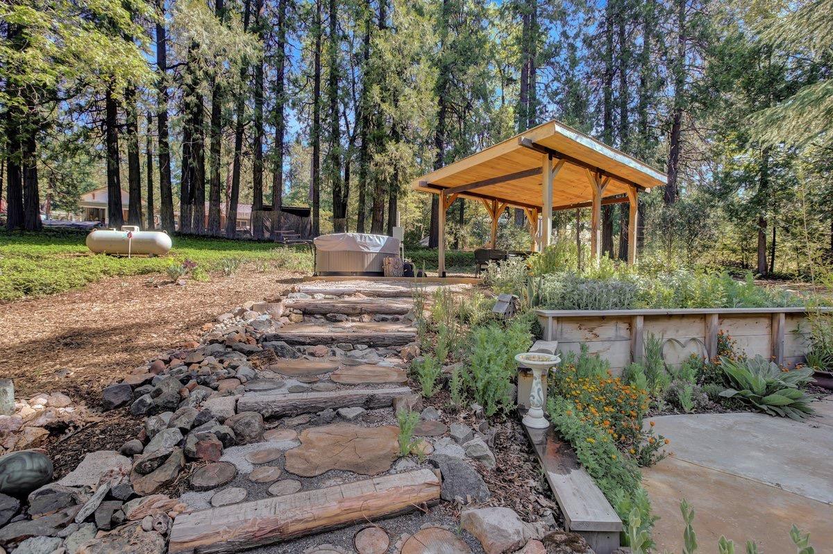 Detail Gallery Image 40 of 71 For 10976 Rough and Ready Hwy, Grass Valley,  CA 95945 - 3 Beds | 1/1 Baths