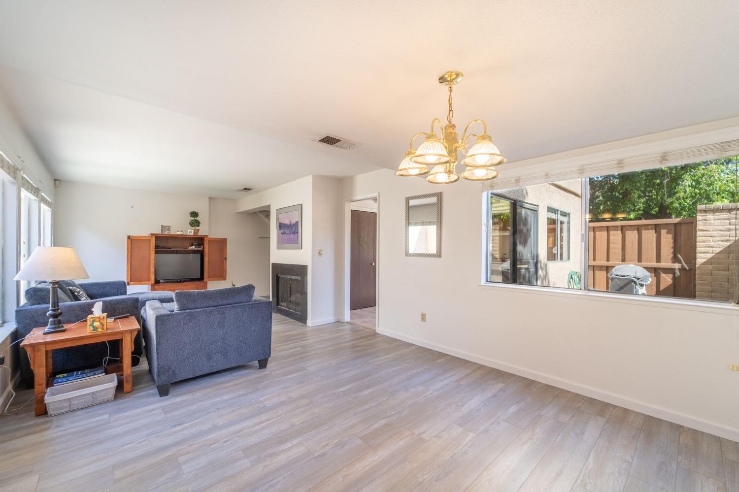Detail Gallery Image 9 of 27 For 938 Claremont Ct, Modesto,  CA 95356 - 3 Beds | 2/1 Baths